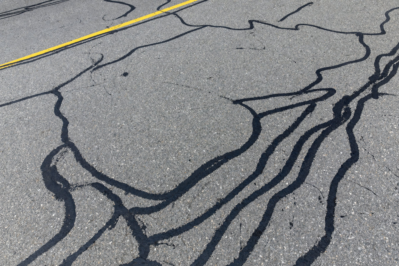 Asphalt crack sealing